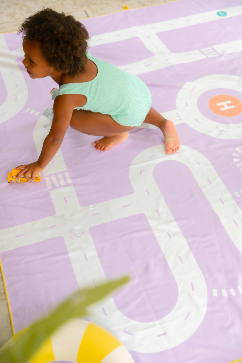 Quut PlayTowel M (140 x 70cm) -  Road Lavender