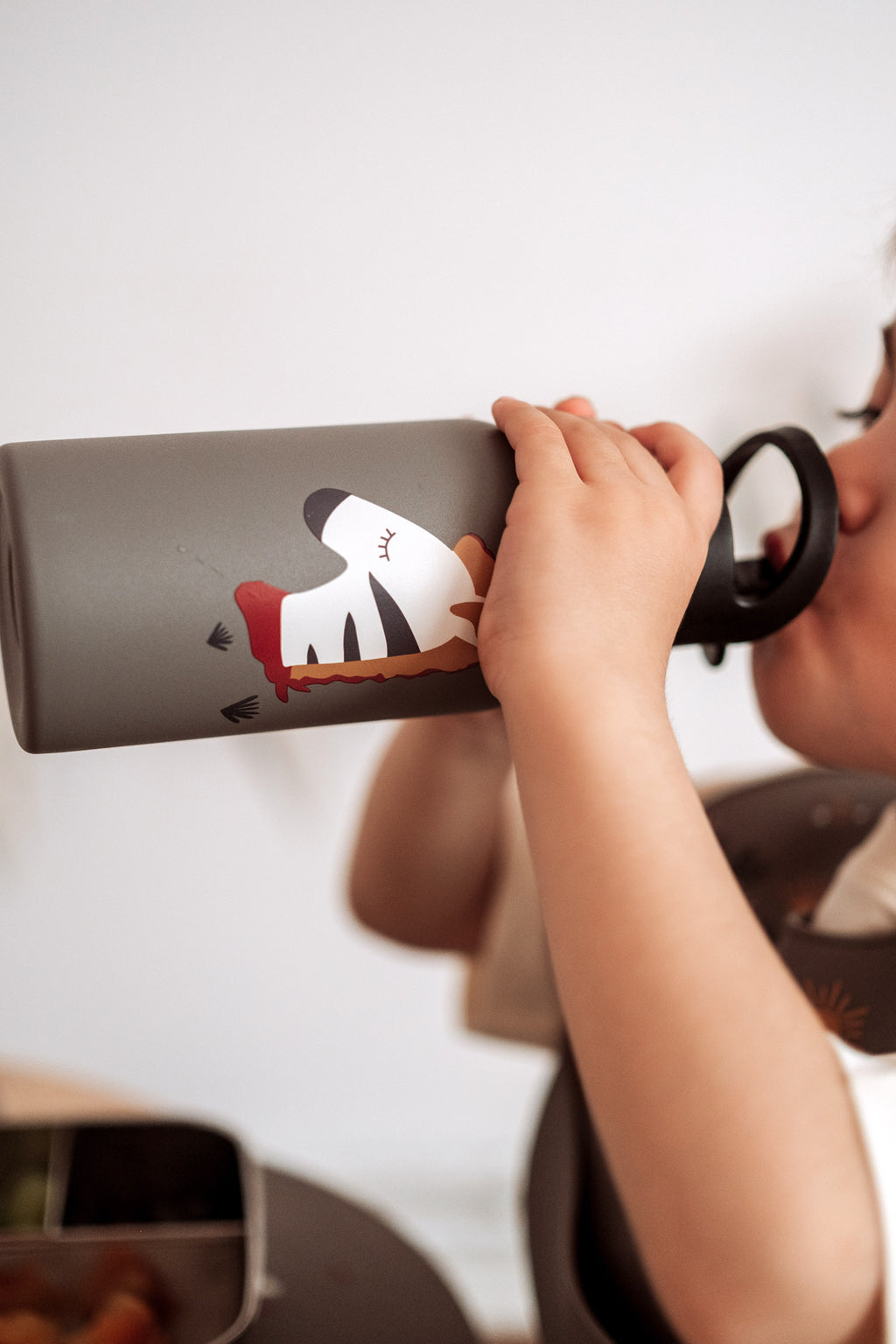 Kikadu Trinkflasche Zebra Grau