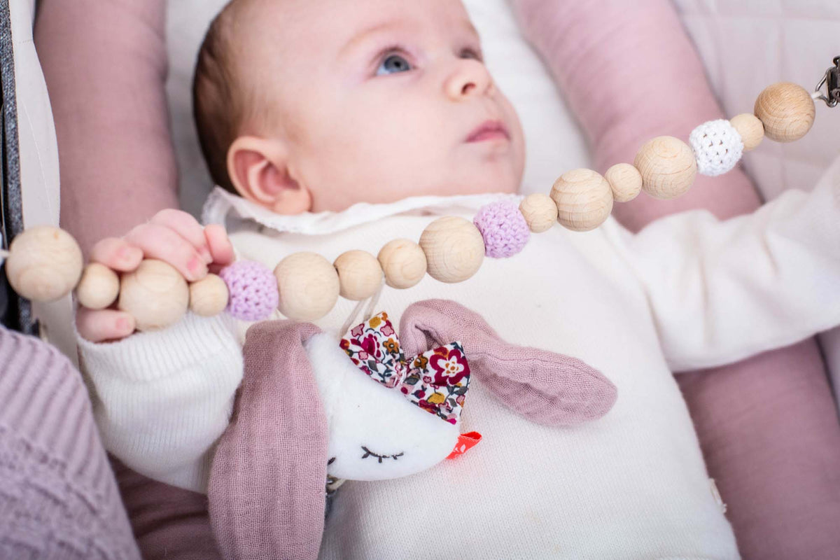 Kikadu Kinderwagenkette Hase Mädchen