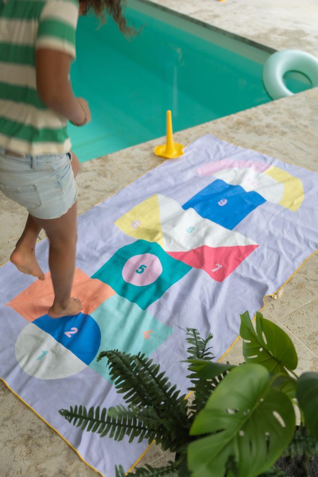 Quut Spiel Strandtuch  L (180 x 100cm) -  Hopscotch